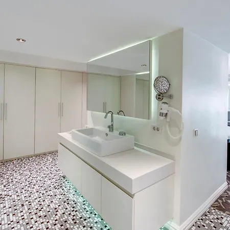 The Elysium Taksim Hotel Istanbul Room photo
